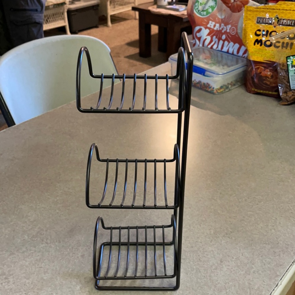 BATHROOM TISSUE HOLDER